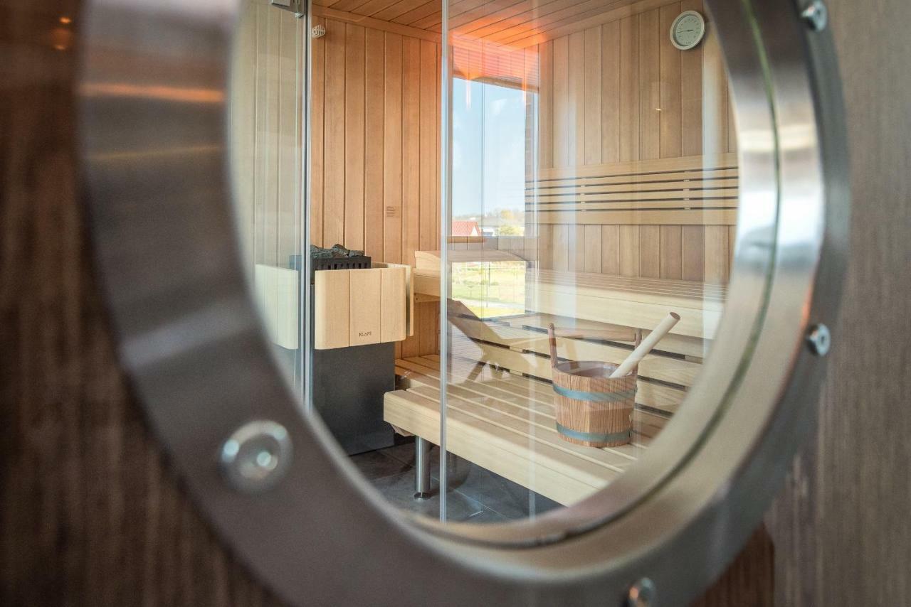 Villa Lotsenhaeuser Ruegen - Luxus Ferienhaus - 3 Schlafzimmer - Sauna - Dachterrasse Mit Boddenblick Breege Ngoại thất bức ảnh